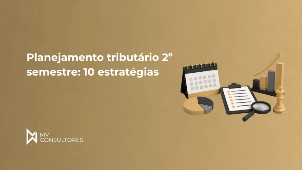 Imagem com fundo bege e elementos ilustrativos de planejamento tributário: calendário, documentos, gráficos, lupa e peças de xadrez. Texto “Planejamento tributário 2º semestre: 10 estratégias” e logo “MV Consultores”.